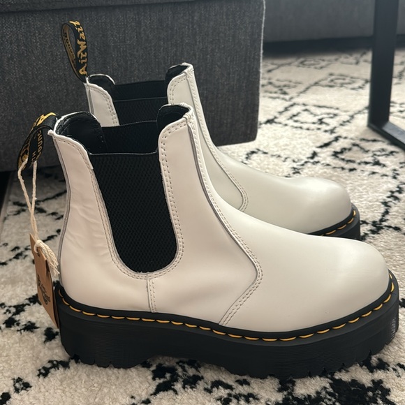 Dr. Martens 2976 Smooth Leather Platform Chelsea Boots NWT White Size 8 - Picture 11 of 16